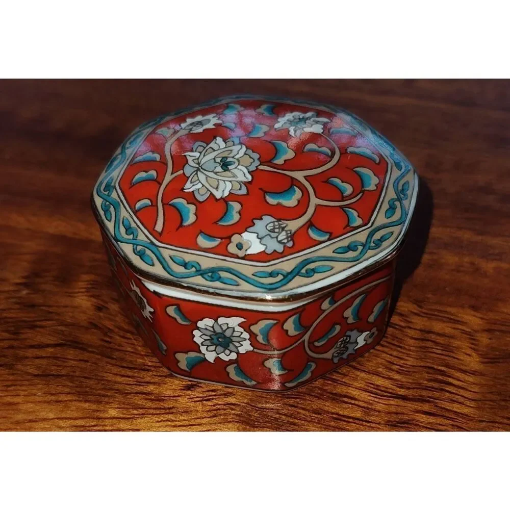 Vintage porcelain trinket box Etude Takahashi San Francisco hand-decorated 1986